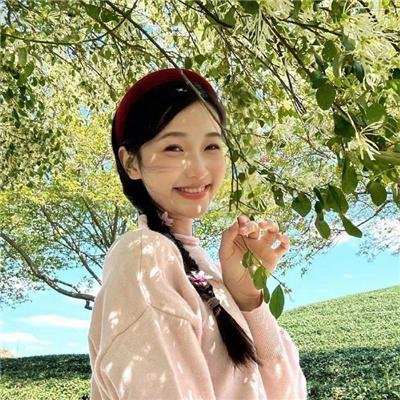 潇洒佳人淡淡妆